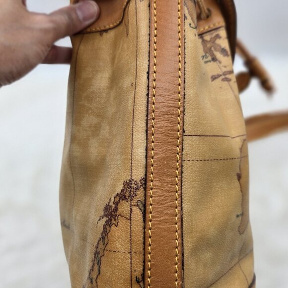 Geo Classic map print bucket bag - Picture 4 of 13